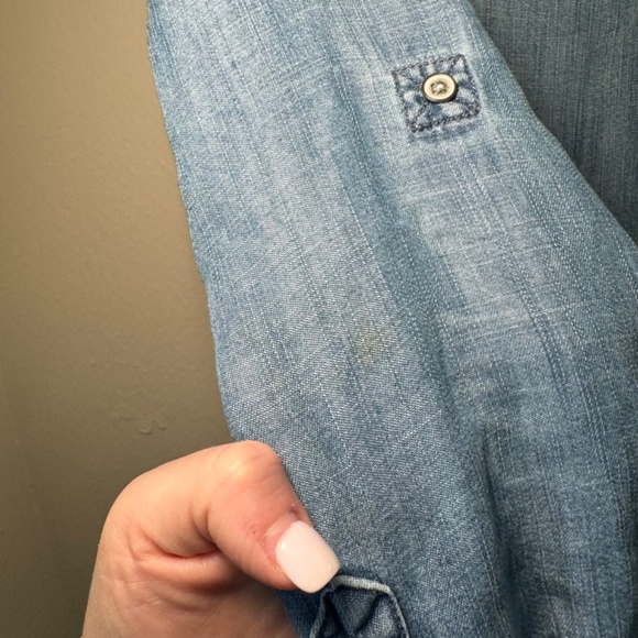 Lou & Grey Women's V-Neck Chambray Top Light Blue Wash SM - Picture 5 of 8